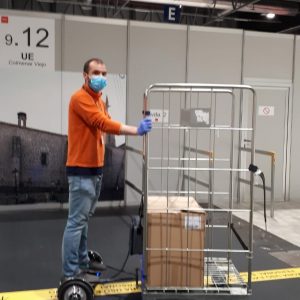 Ver jaula logistica con asistencia electrica operario